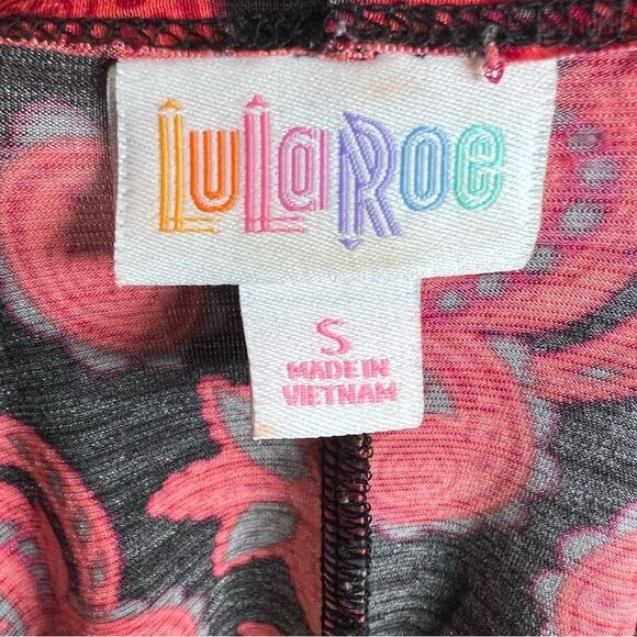 LuLaRoe Lindsay black and red print kimono wrap top size small - Picture 4 of 6